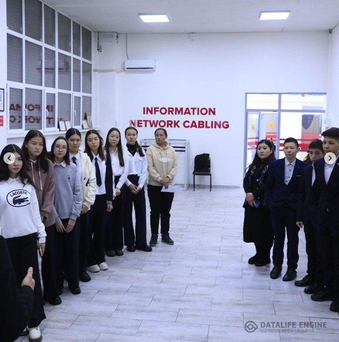 174 мектеп-гимназияның 9-сынып оқушылары мамандық таңдауда қателік жібермес үшін, Алматы мемлекеттік политехникалық колледжіндегі ашық есік күніне барып кәсіптік бағдар алып қайтты.