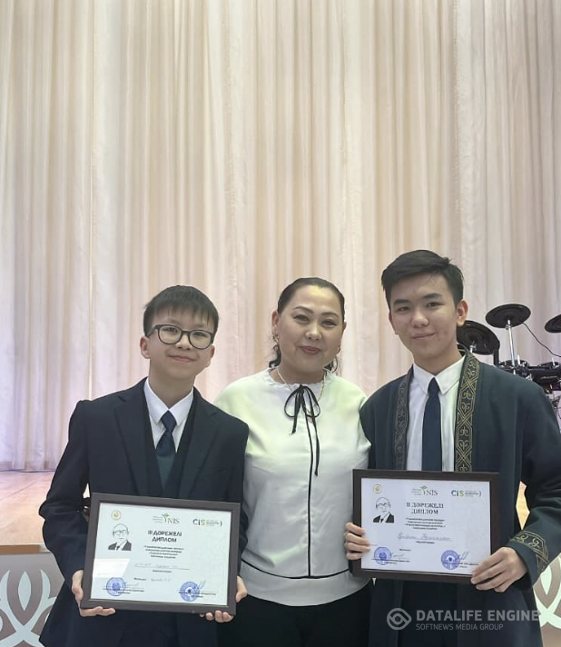 «Алматы дарыны» ғылыми- практикалық орталығының ұйымдастыруымен өткен «Тұманбай оқулары» байқауының III қалалық кезеңінде №174 мектеп-гимназияның 10»Г» сынып оқушысы Қайрат Әбдірахман «Жырым мені ешқашан өлтірмейді» бағытынан 2-орын иеленді.