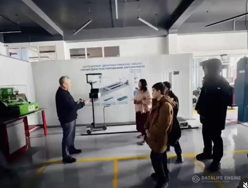 Мемлекет басшысының 2025 жылды – Жұмысшылар жылы деп жариялағанын ескере отырып, мектебіміздің 9-сынып оқушылары мамандық таңдау бағытында Алматы автомобиль және сән индустриясы колледжінде Ашық есік күніне қатысты