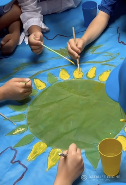 ⚜️Қазына этноларегьі⚜️  Үркер тобы Рәміздер күнімен құттықтайды!