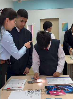 «English Through the Eyes of Avatar» тақырыбында өтіп жаткан ағылшын апталығы аясында ағылшын тілі пәні мұғалімі Серикова Айғаным 8 “Ж” сыныбымен “The red Panda” тақырыбында ашық сабақ өткізді