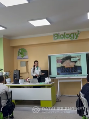 “STEM және AI – болашақтың бағыты” Жаратылыстану бірлестігінің онкүндігі аясында биология пәні мұғалімі Шакарова Айнур 8«Д» сыныбымен
